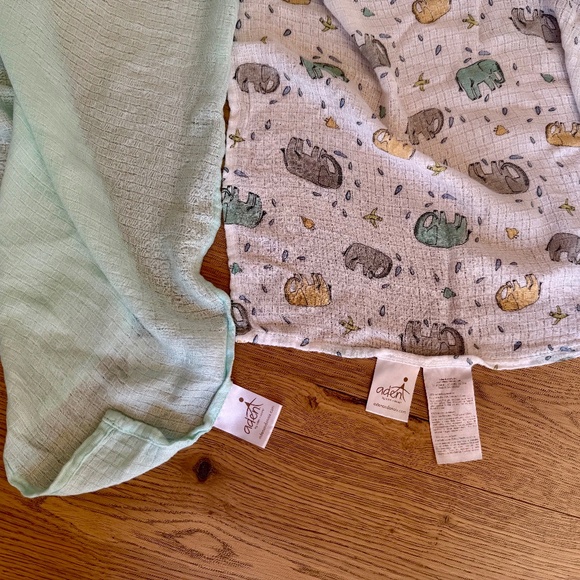 Aden and anais large muslin blanket bundle lot and quilt blanket - Picture 2 of 3